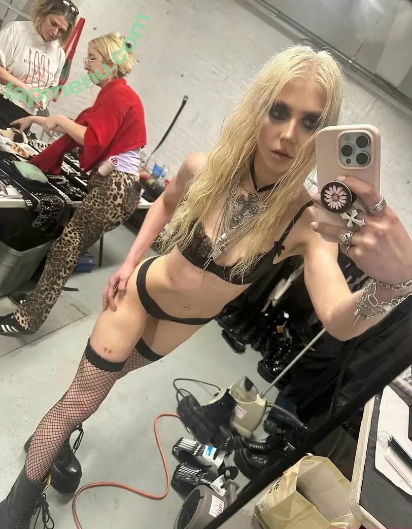 Taylor Momsen nude photo #1211 (aryelsoul / taylormomsen)