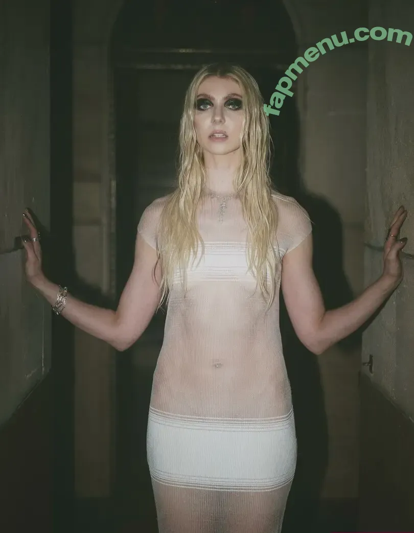 Taylor Momsen nude photo #1214 (aryelsoul / taylormomsen)