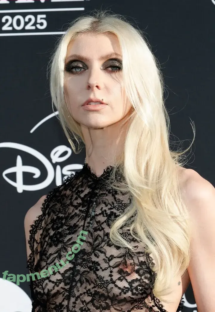 Taylor Momsen nude photo #1241 (aryelsoul / taylormomsen)