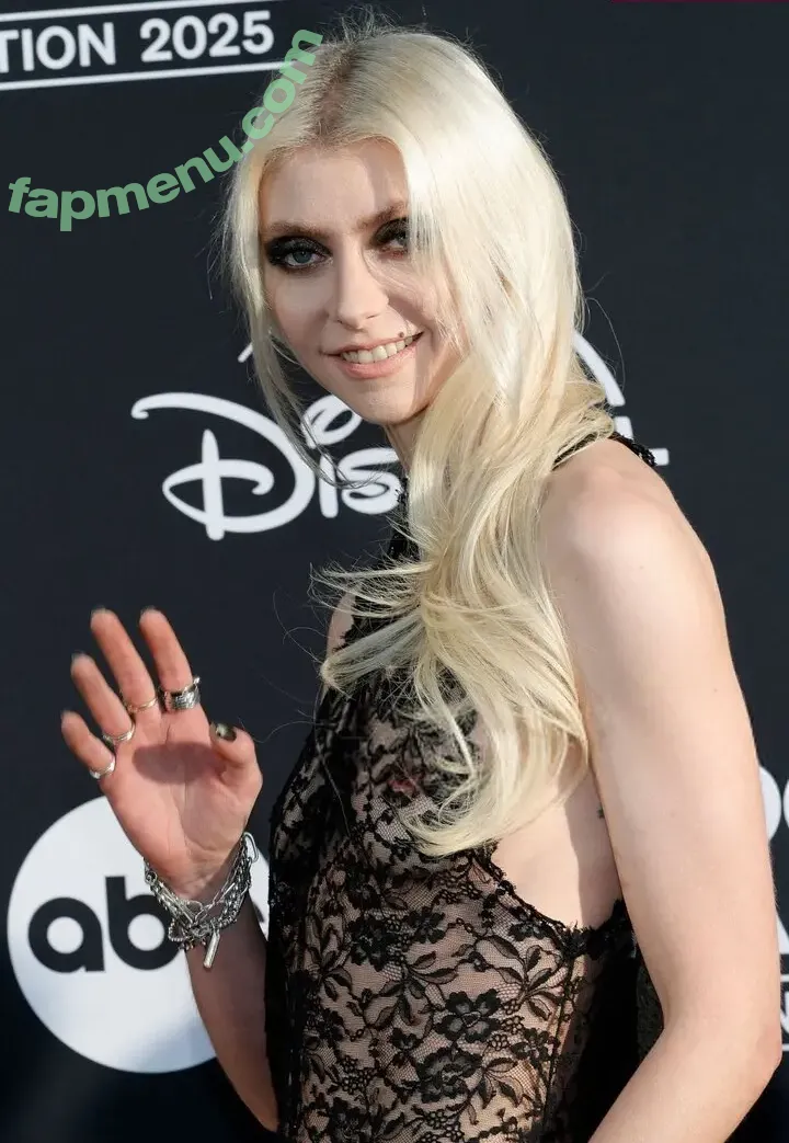 Taylor Momsen nude photo #1242 (aryelsoul / taylormomsen)