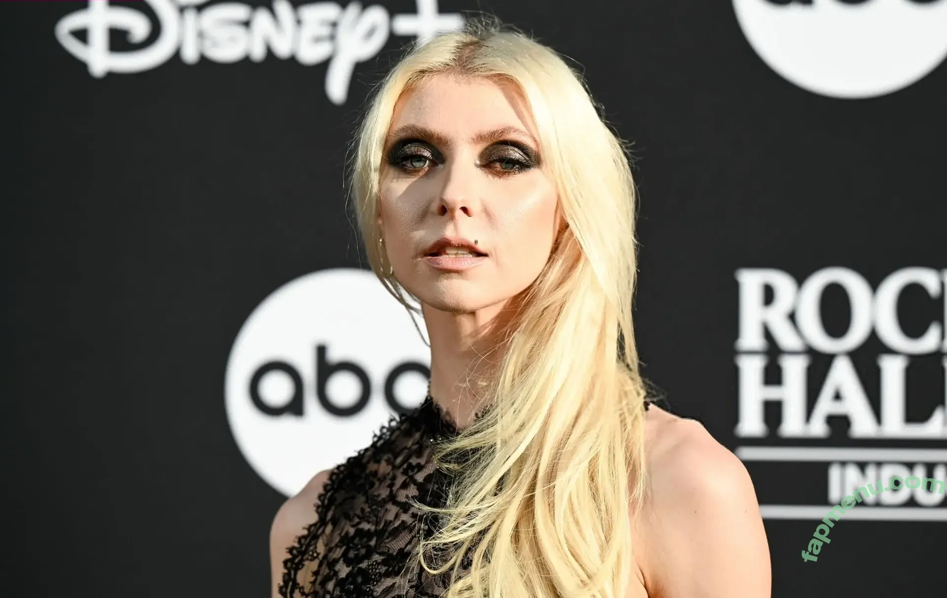 Taylor Momsen nude photo #1245 (aryelsoul / taylormomsen)