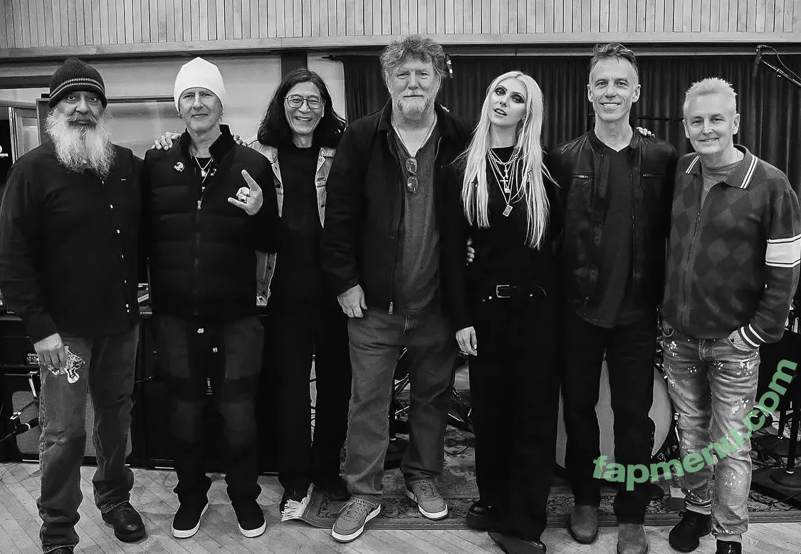 Taylor Momsen nude photo #1274 (aryelsoul / taylormomsen)