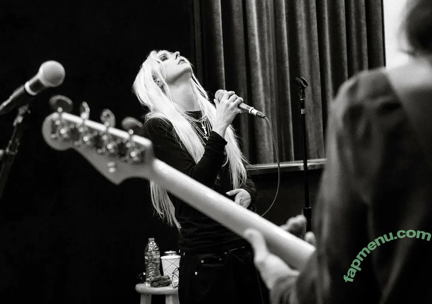 Taylor Momsen nude photo #1275 (aryelsoul / taylormomsen)