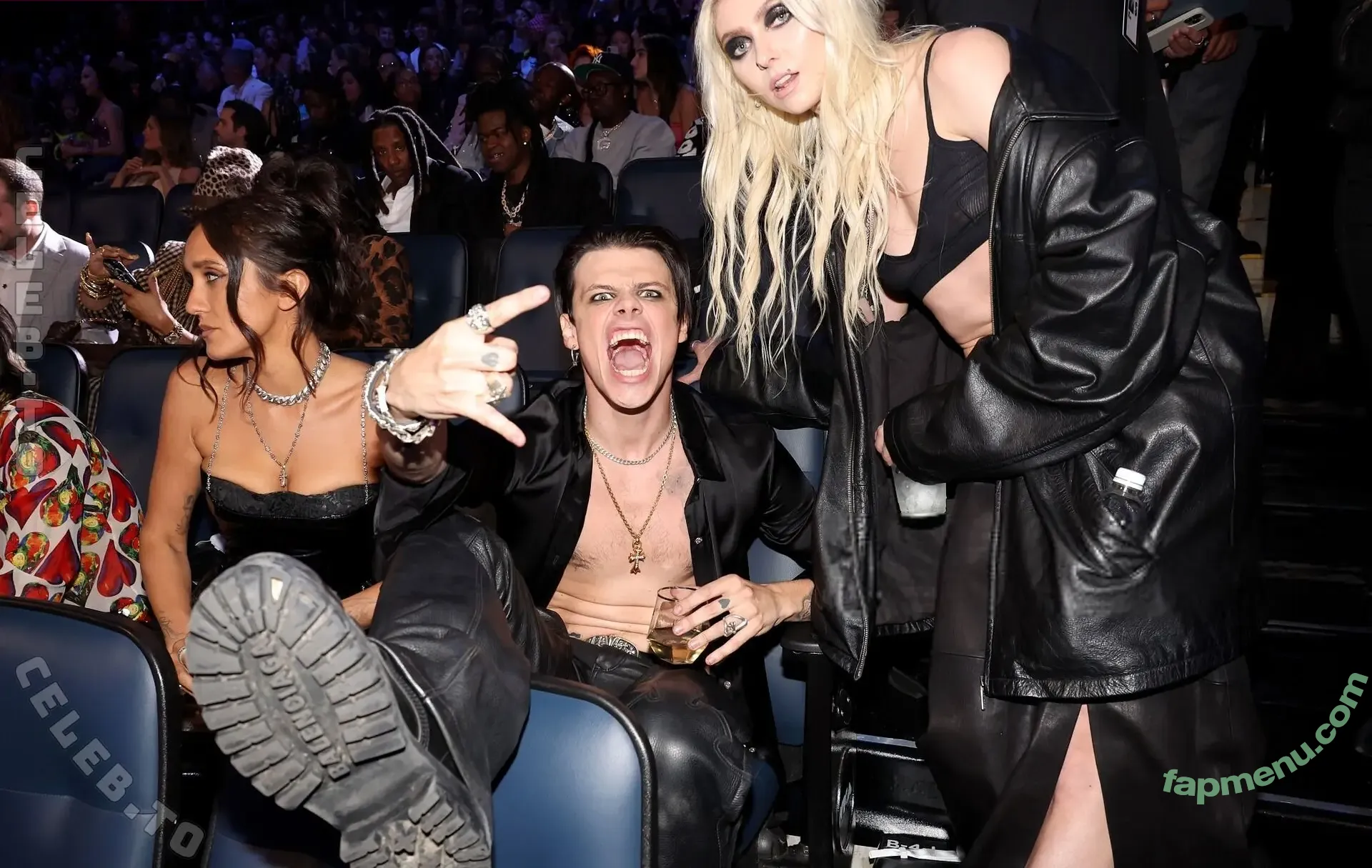 Taylor Momsen nude photo #1360 (aryelsoul / taylormomsen)