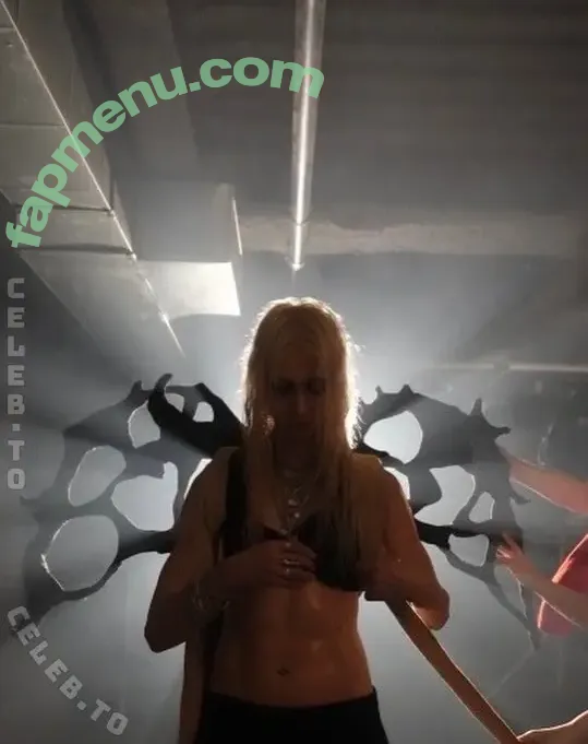 Taylor Momsen nude photo #1361 (aryelsoul / taylormomsen)