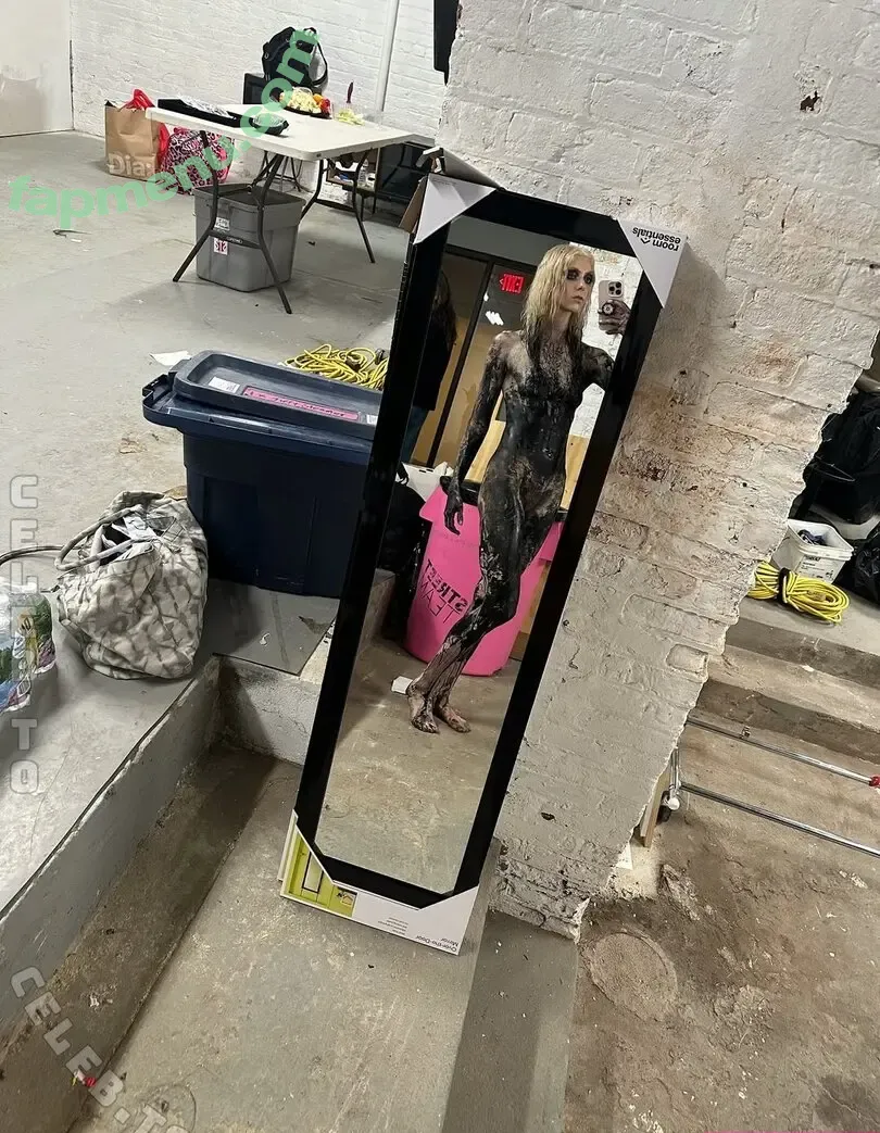 Taylor Momsen nude photo #1365 (aryelsoul / taylormomsen)