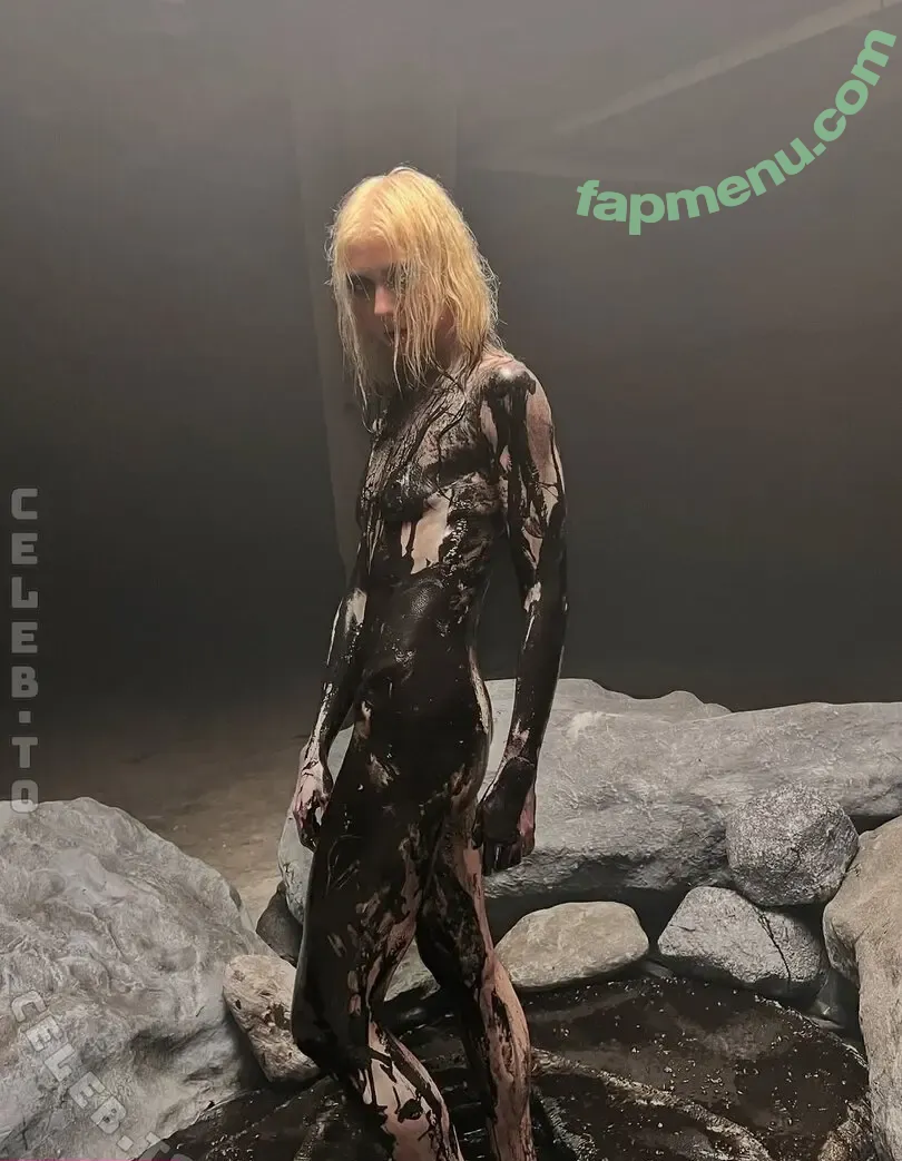 Taylor Momsen nude photo #1366 (aryelsoul / taylormomsen)