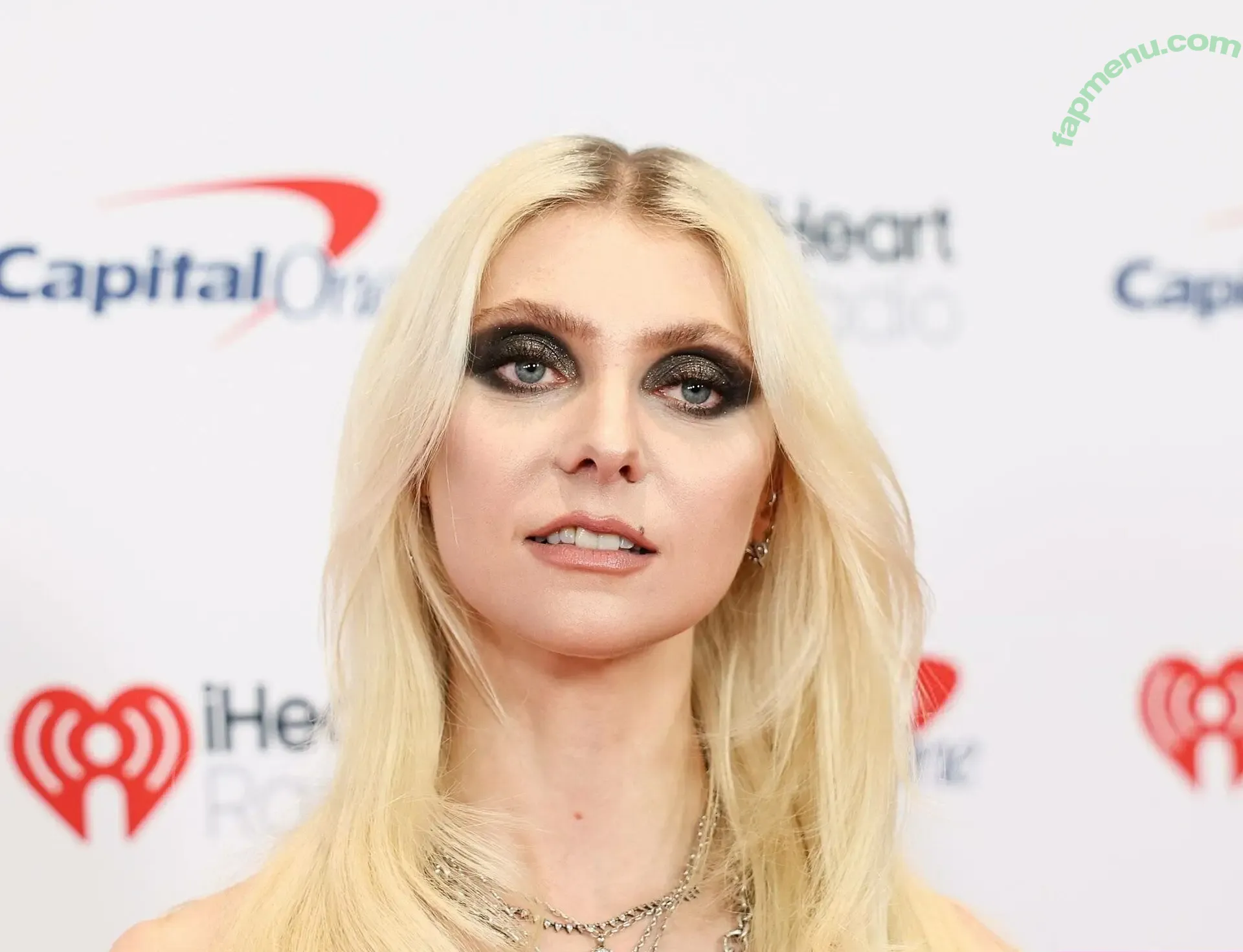 Taylor Momsen nude photo #1394 (aryelsoul / taylormomsen)