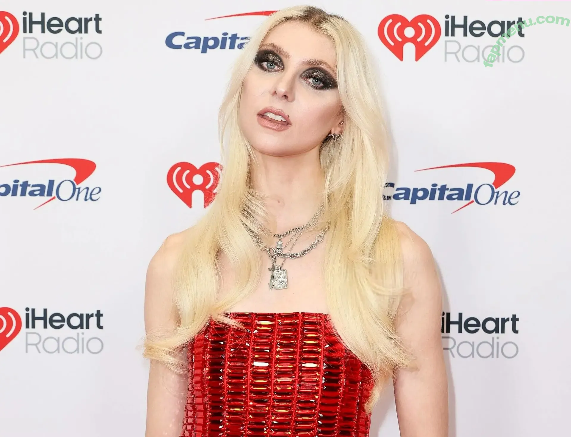 Taylor Momsen nude photo #1396 (aryelsoul / taylormomsen)