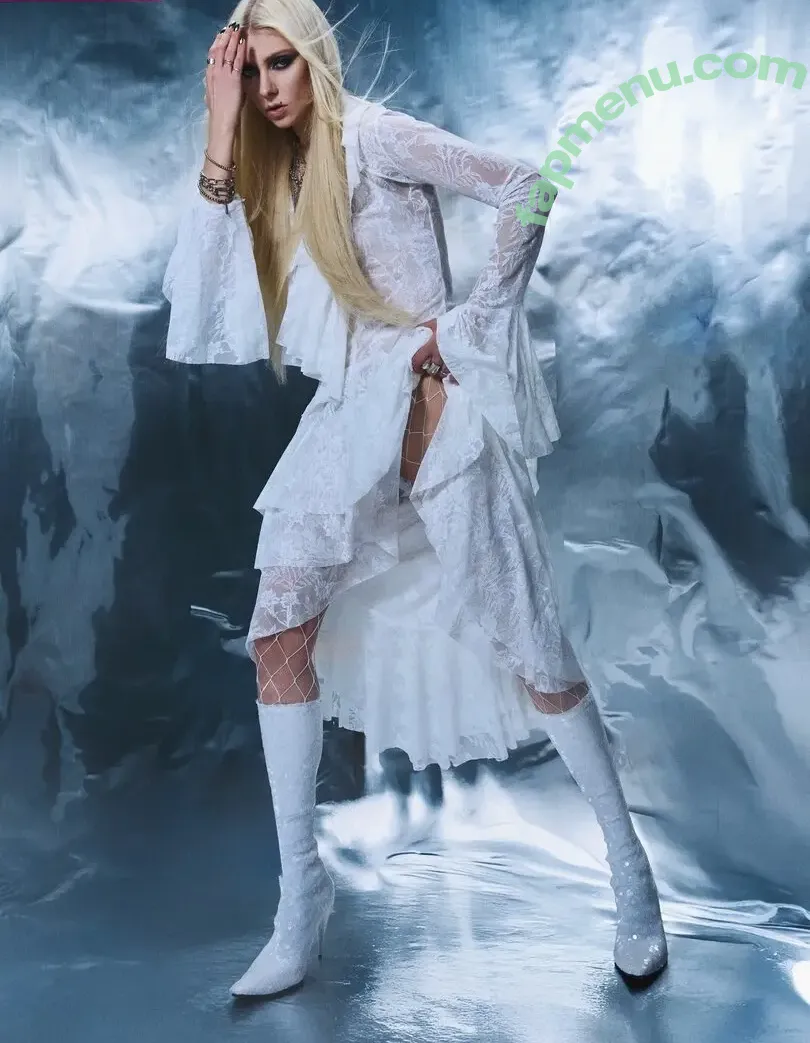 Taylor Momsen nude photo #1399 (aryelsoul / taylormomsen)