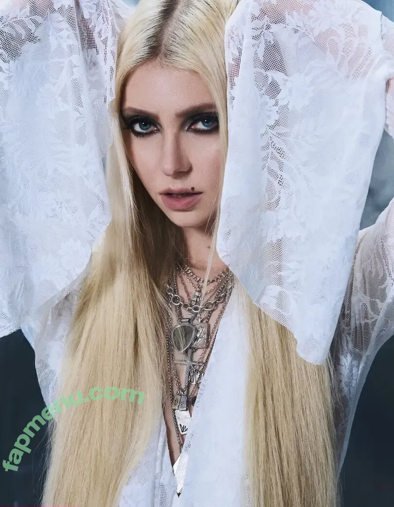 Taylor Momsen nude photo #1400 (aryelsoul / taylormomsen)