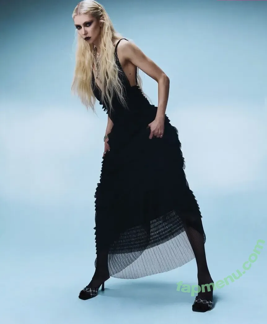 Taylor Momsen nude photo #1402 (aryelsoul / taylormomsen)