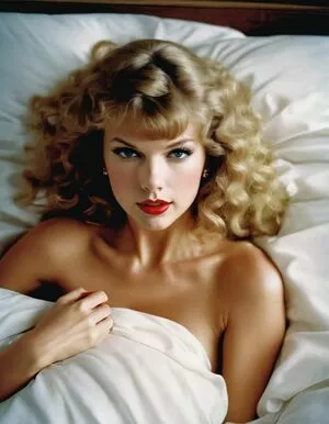 Taylor Swift / TaylorSwift / biancasotelo14 / shawtiee / taylorswift13 nude photo #9853