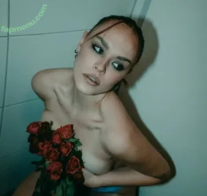 Taylor Upsahl / Upsahl / UpsahlMusic / belgianruse nude photo #0201