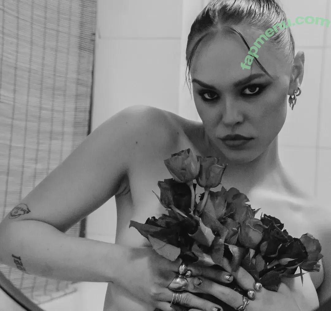 Taylor Upsahl nude photo #0200 (Upsahl / UpsahlMusic / belgianruse)