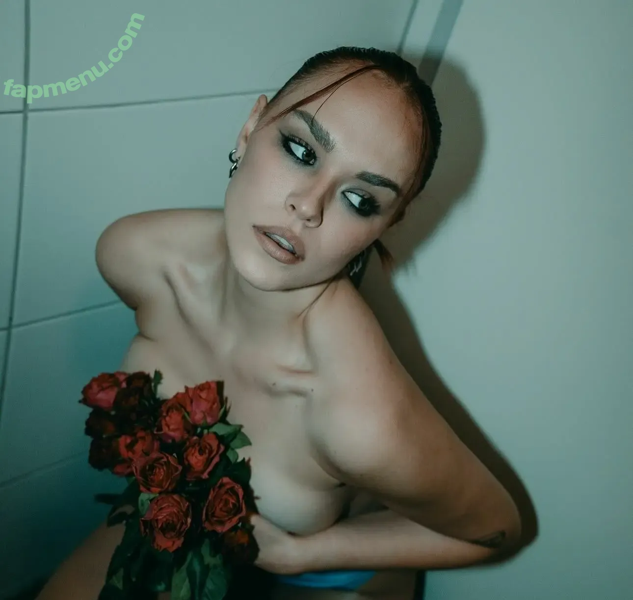 Taylor Upsahl nude photo #0201 (Upsahl / UpsahlMusic / belgianruse)