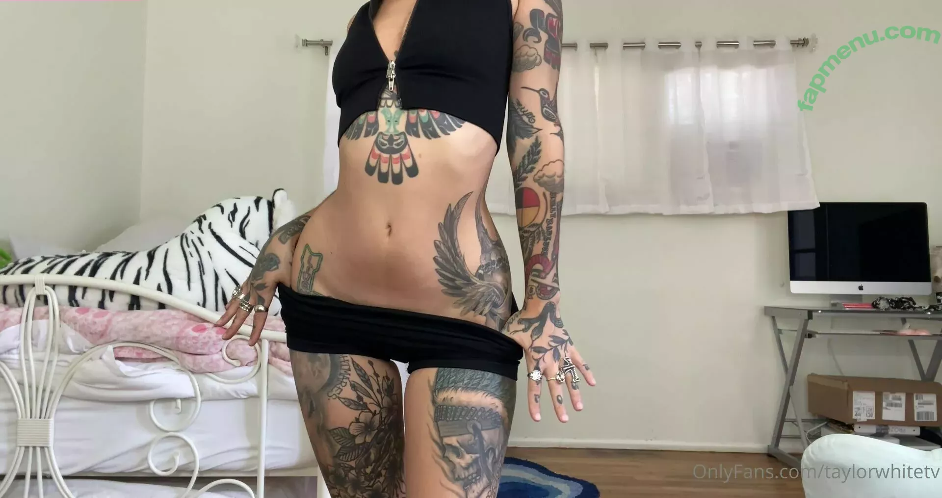 Taylor White nude photo #0381 (taylorwhitetv / tigerlily.taylor)
