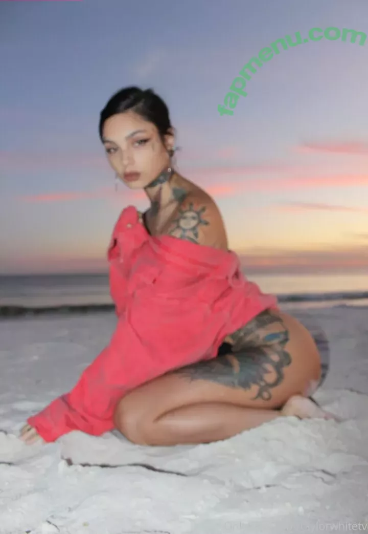 Taylor White nude photo #0900 (taylorwhitetv / tigerlily.taylor)