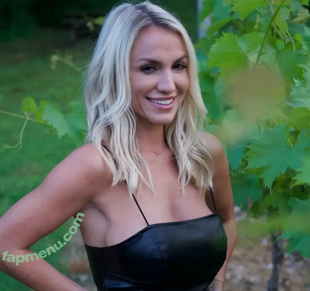 Taylor Wright nude photo #0018 (lilbit south / lilbitsouth / mybigfeetsize9)