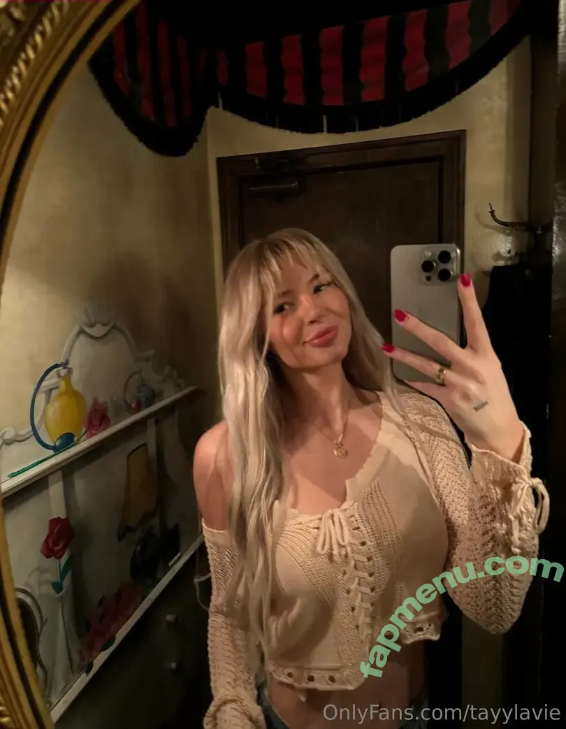 Tayylavie nude photo #0027 (Bunnybunsxo / Strwbrrycakexo)