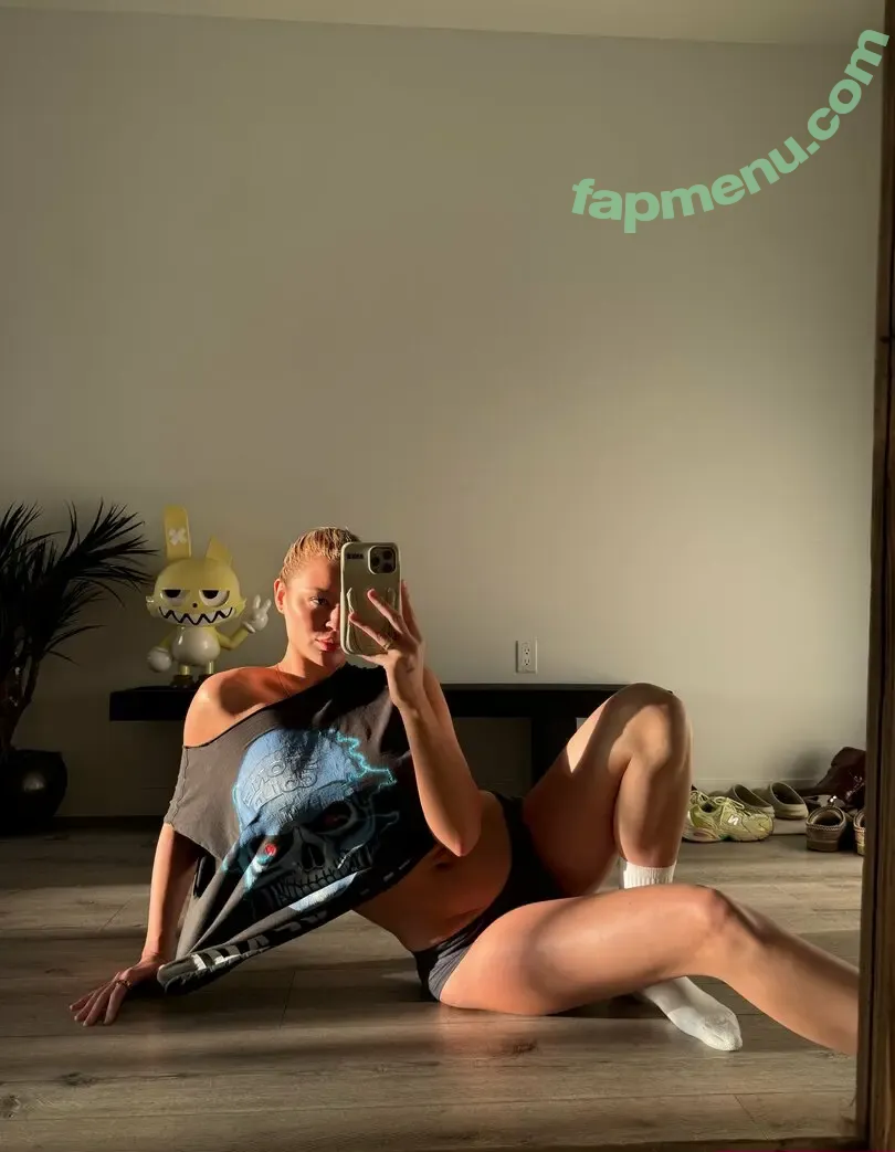 Tayylavie nude photo #0030 (Bunnybunsxo / Strwbrrycakexo)