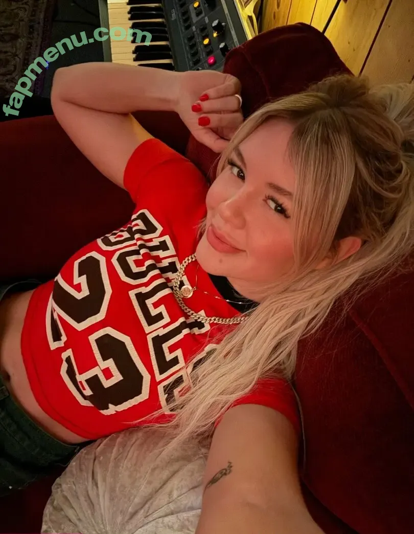 Tayylavie nude photo #0035 (Bunnybunsxo / Strwbrrycakexo)