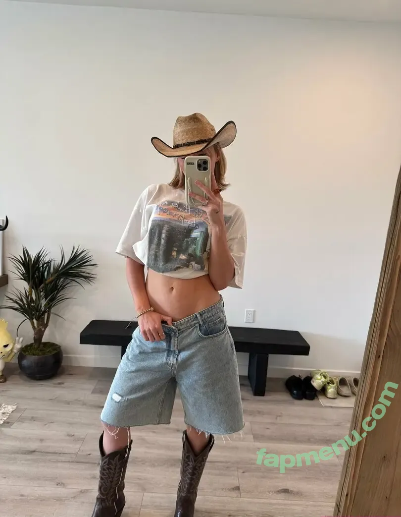 Tayylavie nude photo #0042 (Bunnybunsxo / Strwbrrycakexo)