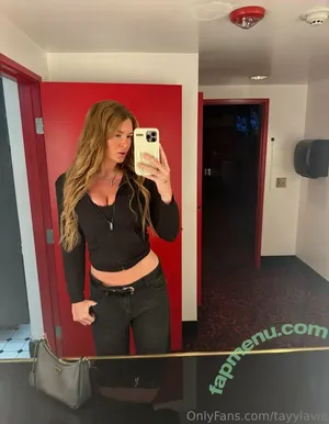 Tayylavie / Bunnybunsxo / Strwbrrycakexo nude photo #0007