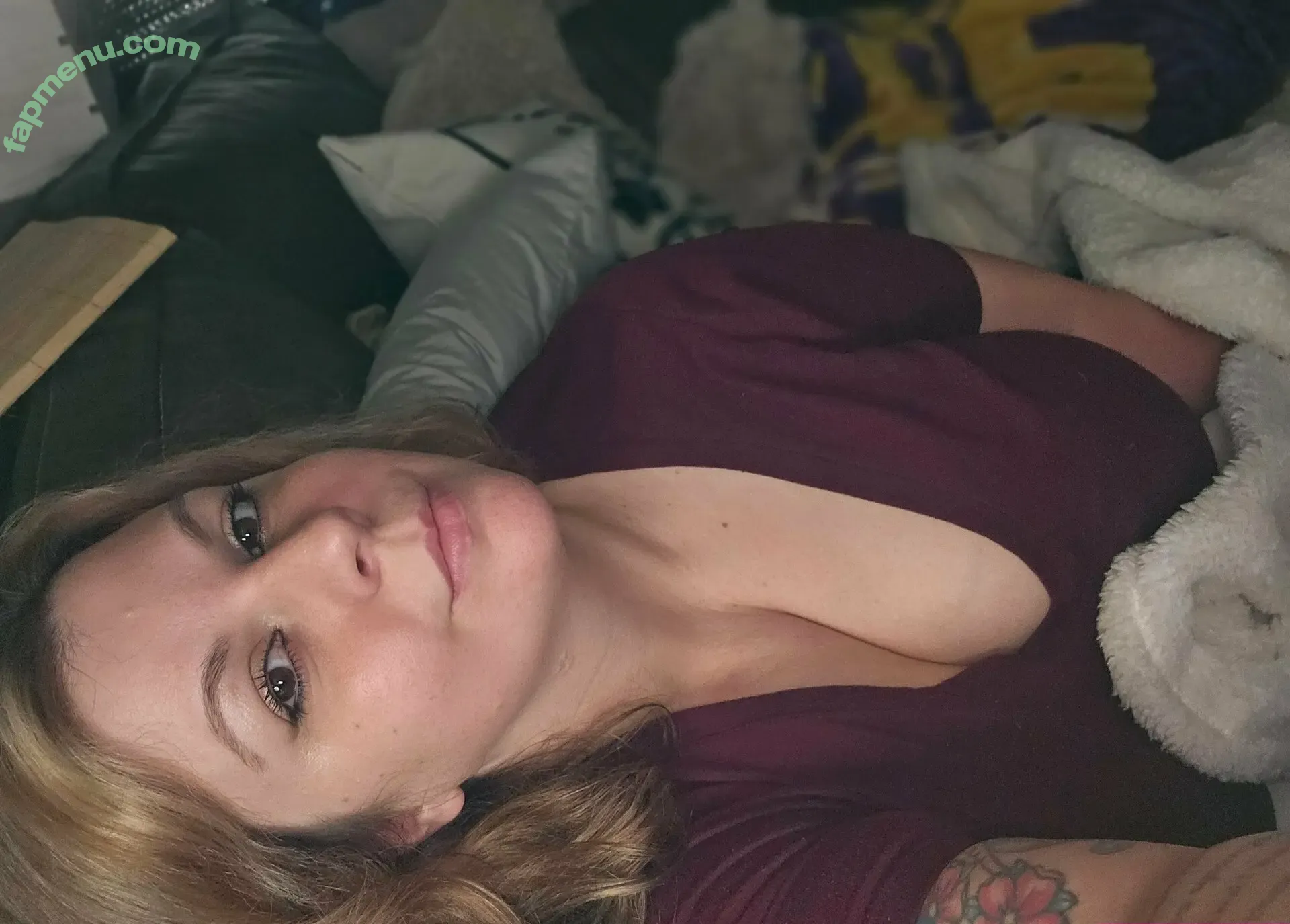 tazortit nude photo #0010 (tazo_rtv)
