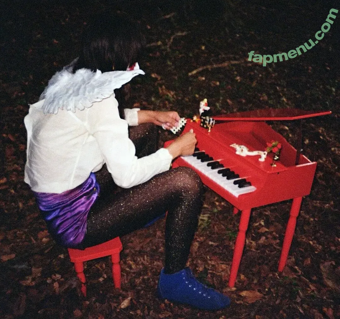 Tchotchke nude photo #0050 (tchotchkemusic)