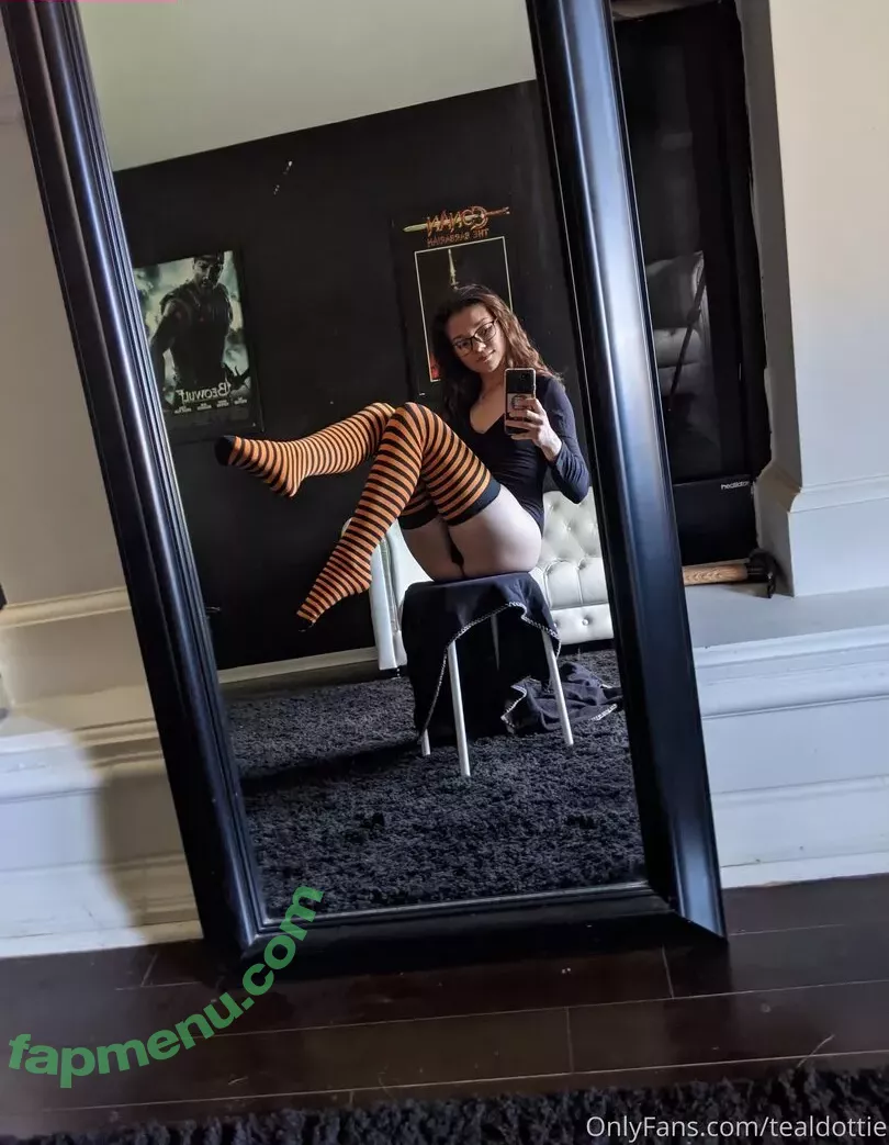 tealdottie nude photo #0036 (tealdottiexx)