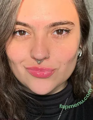 tellmegaia / thia.megia nude photo #0025