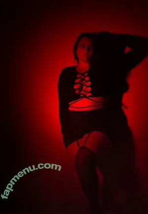 tellmegaia / thia.megia nude photo #0032