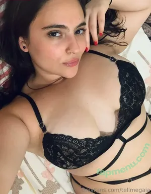 tellmegaia / thia.megia nude photo #0044