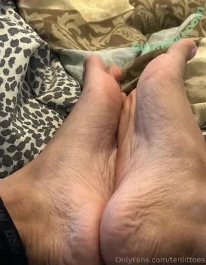 tenlittoes / _tenlittletoes_ nude photo #0170