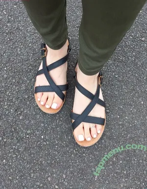 terristoesuk / terris_toes nude photo #0036