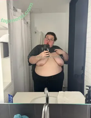 Tertaay nude