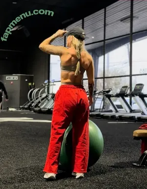 Tess Miller / tessnoel nude photo #0012