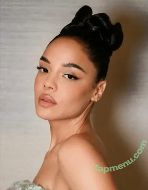 Tessa Thompson / tessamaethompson / tessathompsonx nude photo #0202