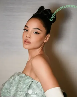 Tessa Thompson / tessamaethompson / tessathompsonx nude photo #0208