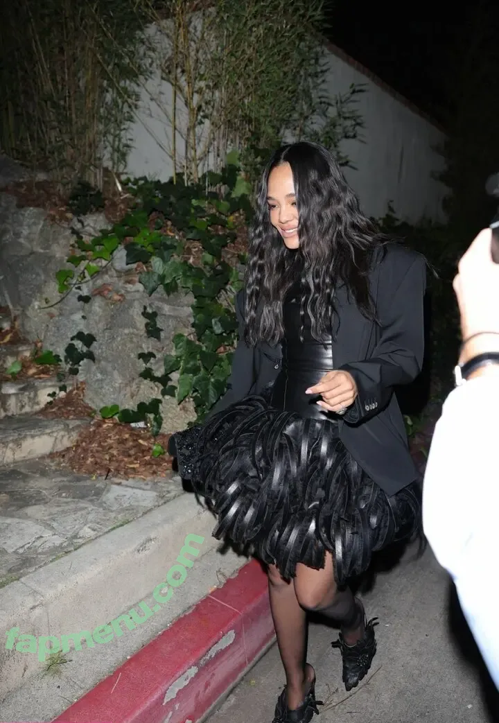 Tessa Thompson nude photo #0220 (tessamaethompson / tessathompsonx)