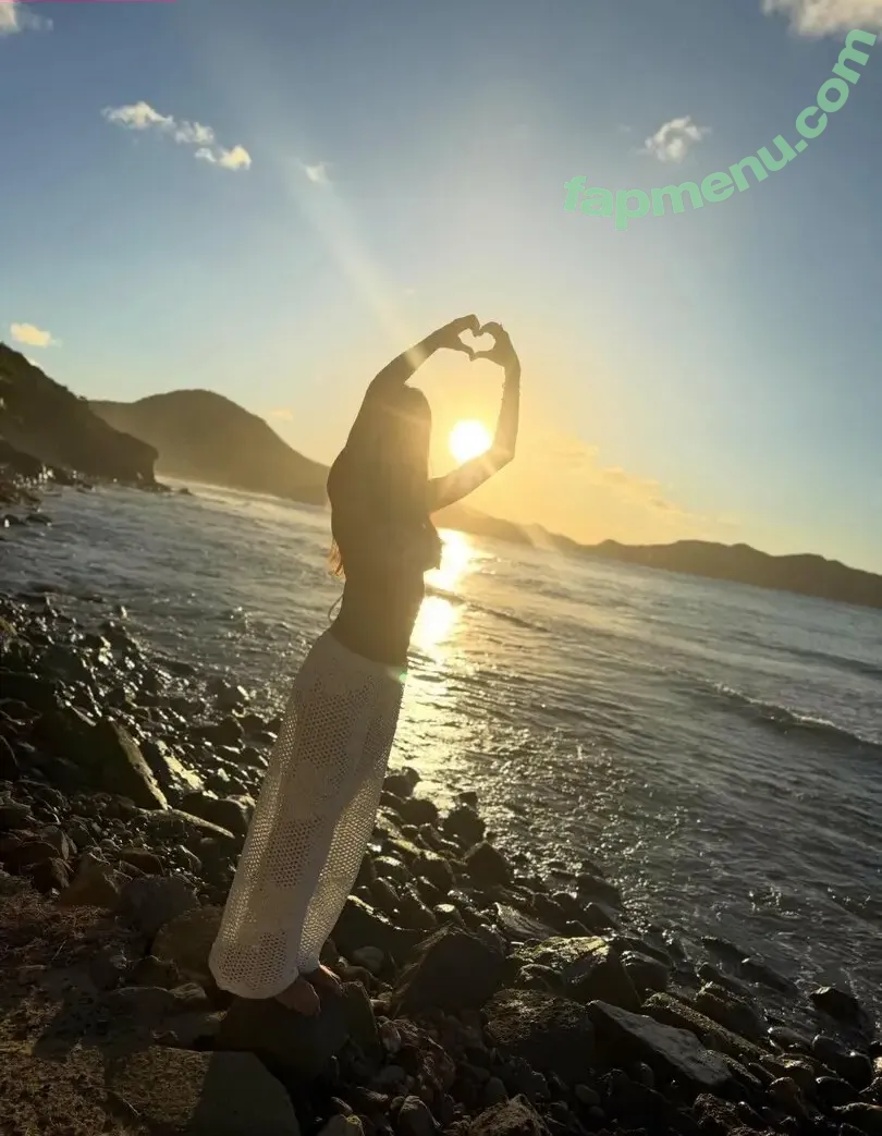 Thaila Ayala nude photo #0082 (thailaayala)