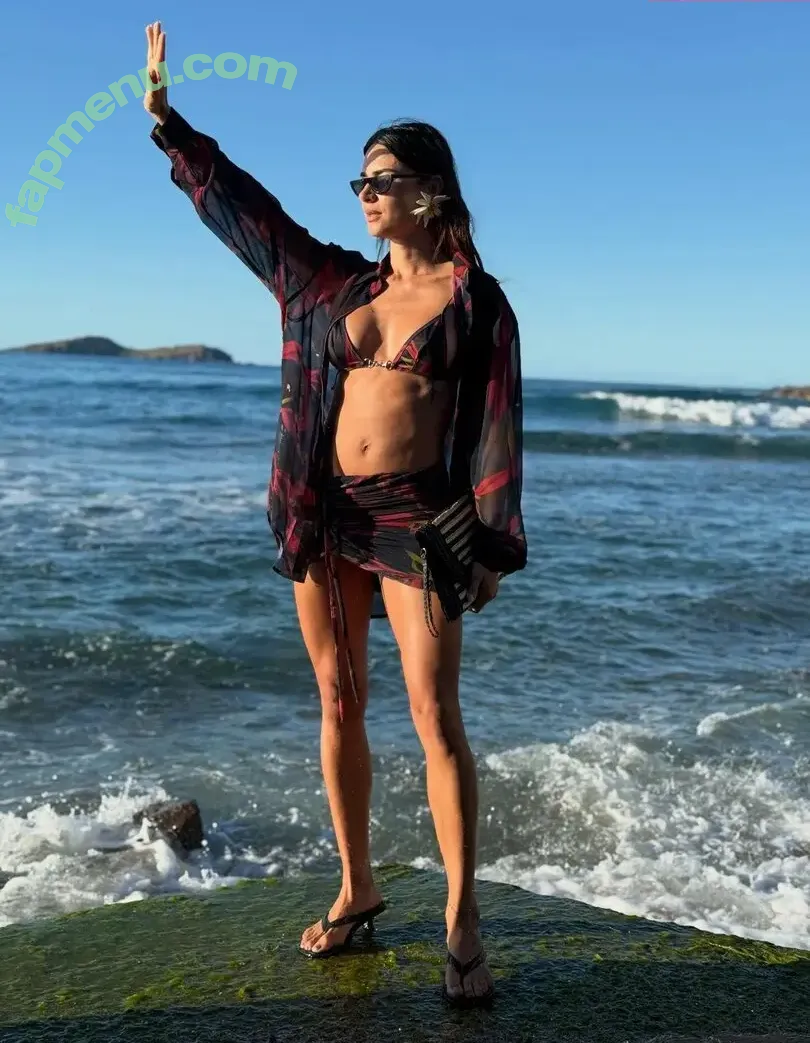 Thaila Ayala nude photo #0088 (thailaayala)