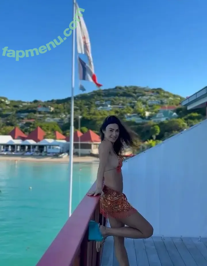 Thaila Ayala nude photo #0094 (thailaayala)