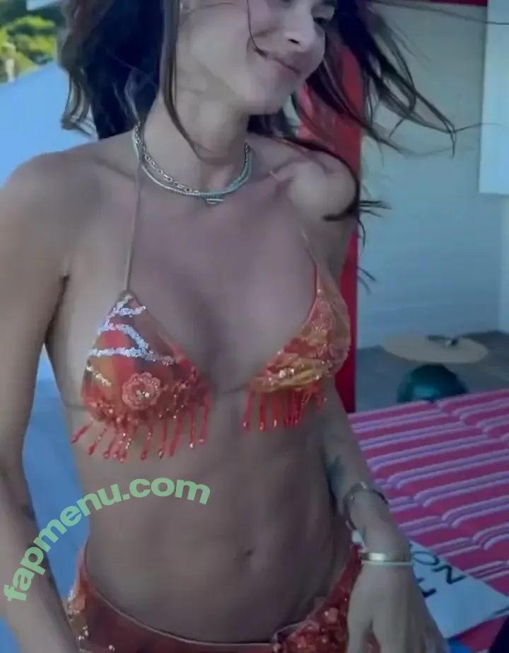 Thaila Ayala nude photo #0101 (thailaayala)
