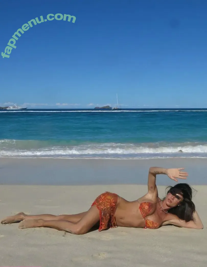 Thaila Ayala nude photo #0107 (thailaayala)