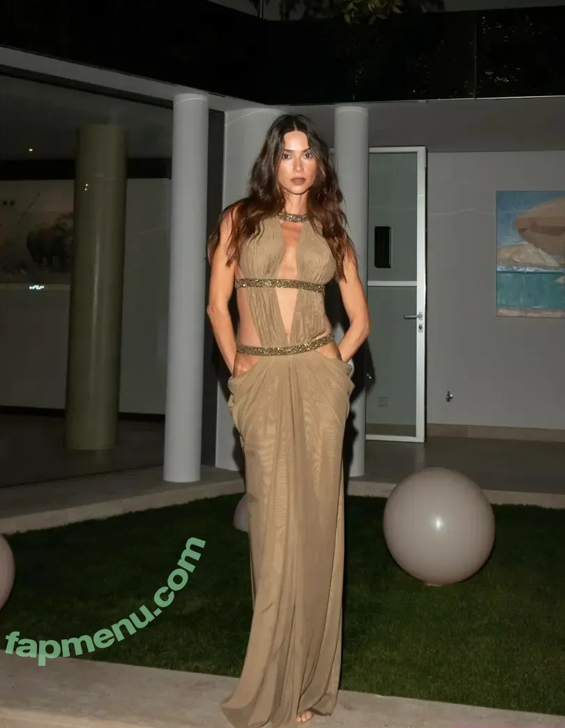 Thaila Ayala nude photo #0124 (thailaayala)