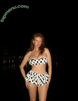 Thali Bouchard / sexychubbybuns / thalibouchard nude photo #0102