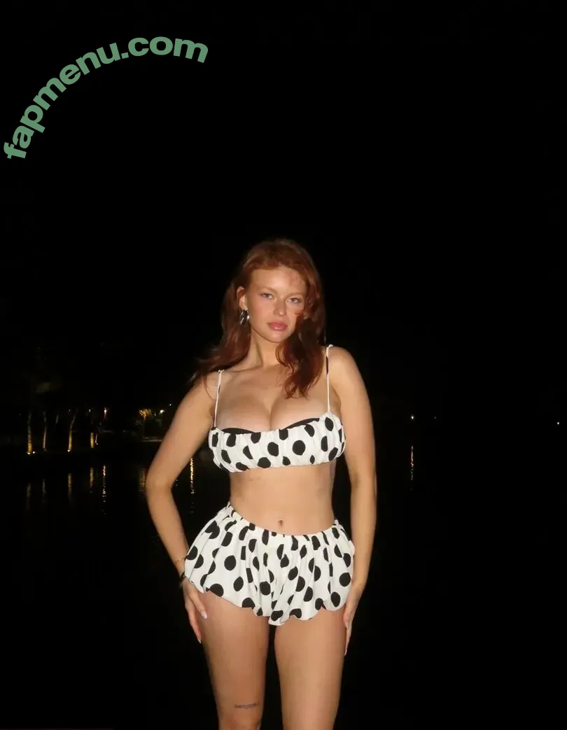 Thali Bouchard nude photo #0102 (sexychubbybuns / thalibouchard)