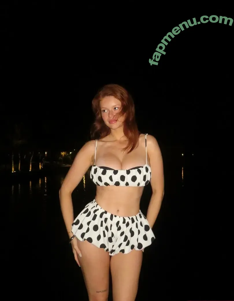 Thali Bouchard nude photo #0103 (sexychubbybuns / thalibouchard)